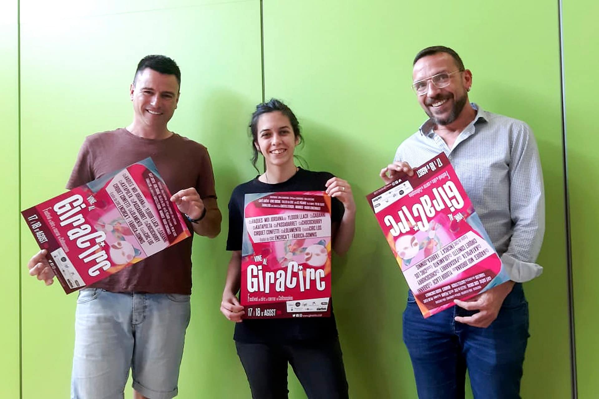 D’esquerra a dreta, Moi Jordana i Judith Folch, de l’organització del GiraCirc, i l’alcalde Oriol Batlló | Giracirc